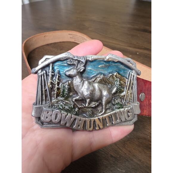 1983 Bergamot Brass Works BOWHUNTING Belt Buckle Enameled 3.25" x 2.5" With Belt - Picture 1 of 16